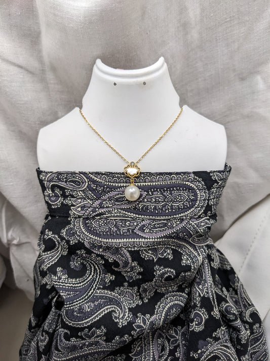 Clouded Pearl Necklace
