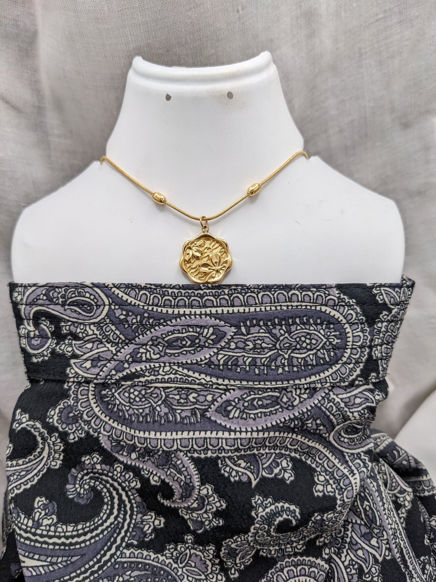 Floral Bloom Disc Necklace