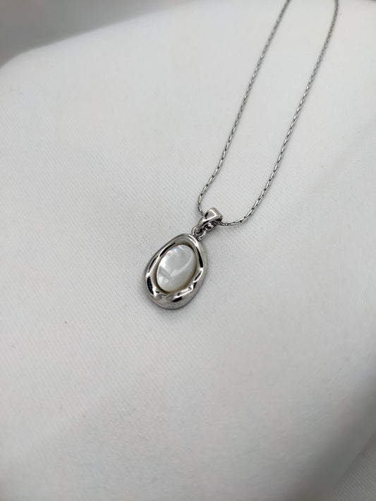 Lustrous Pearl Necklace