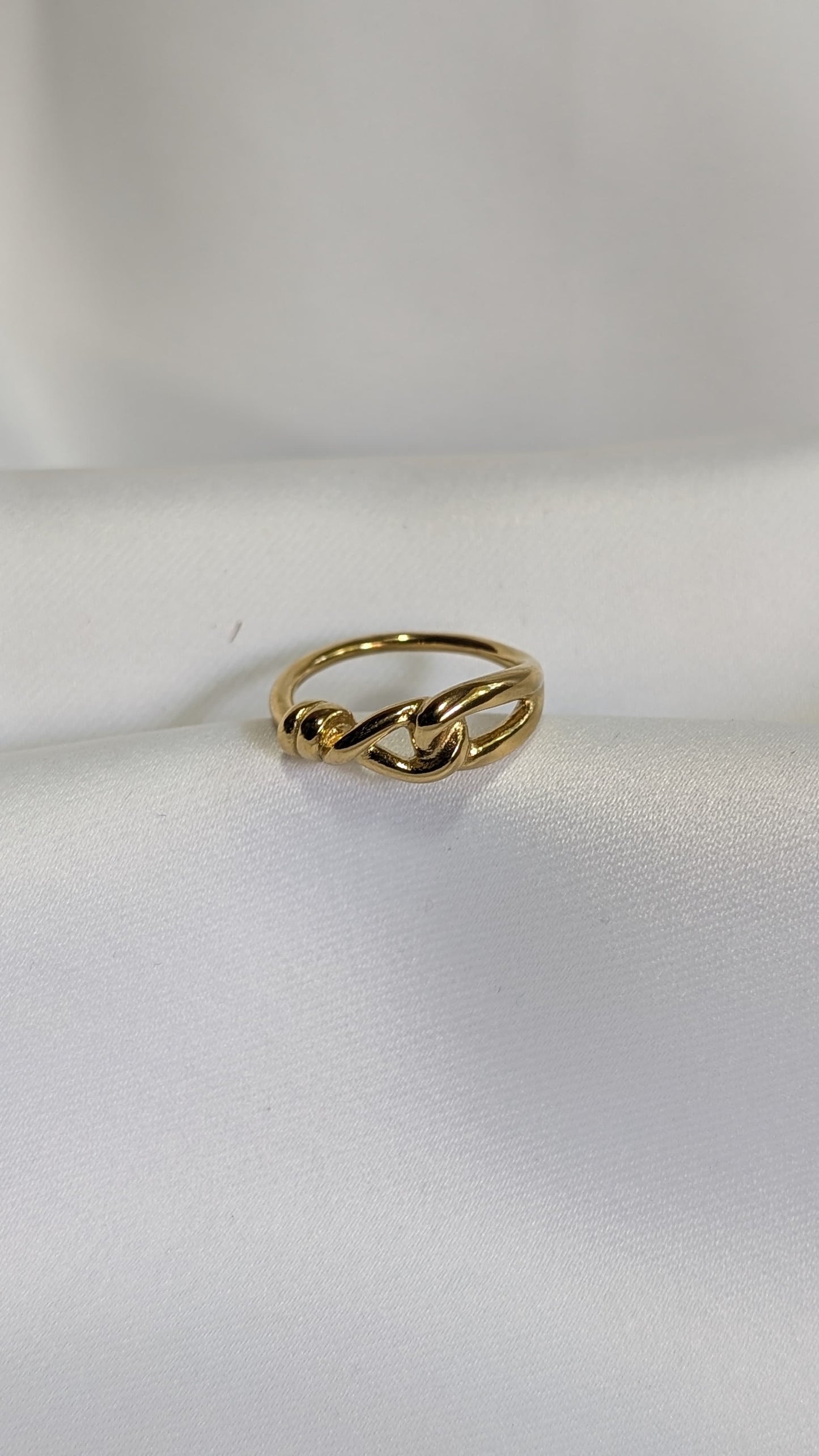 Infinity knot ring