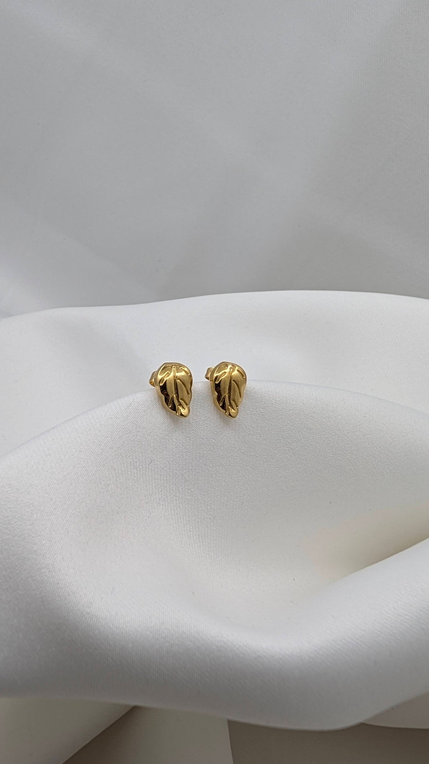 Tiny Leafy Studs