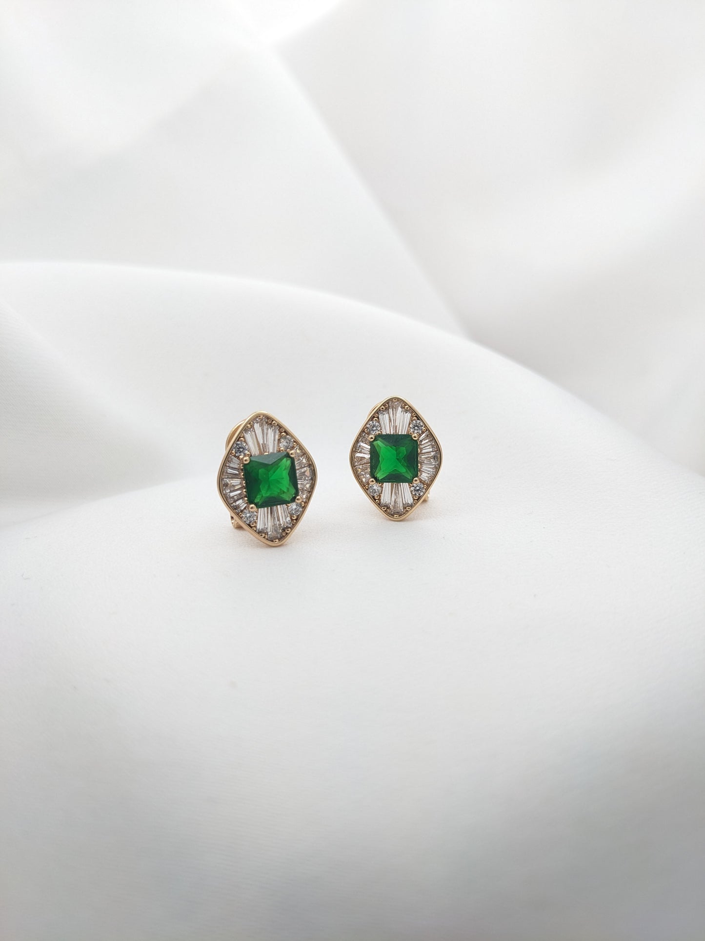 Starburst Emrald Studded Earrings