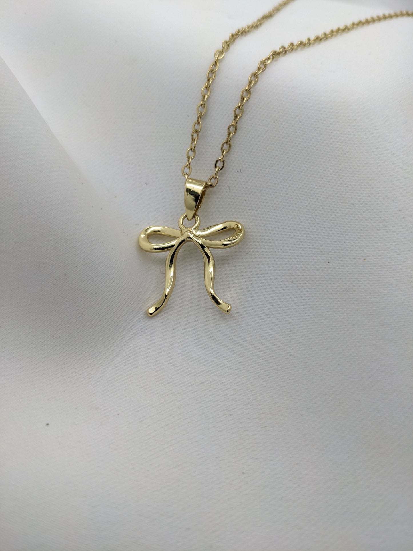 Cutesy Bow Necklace