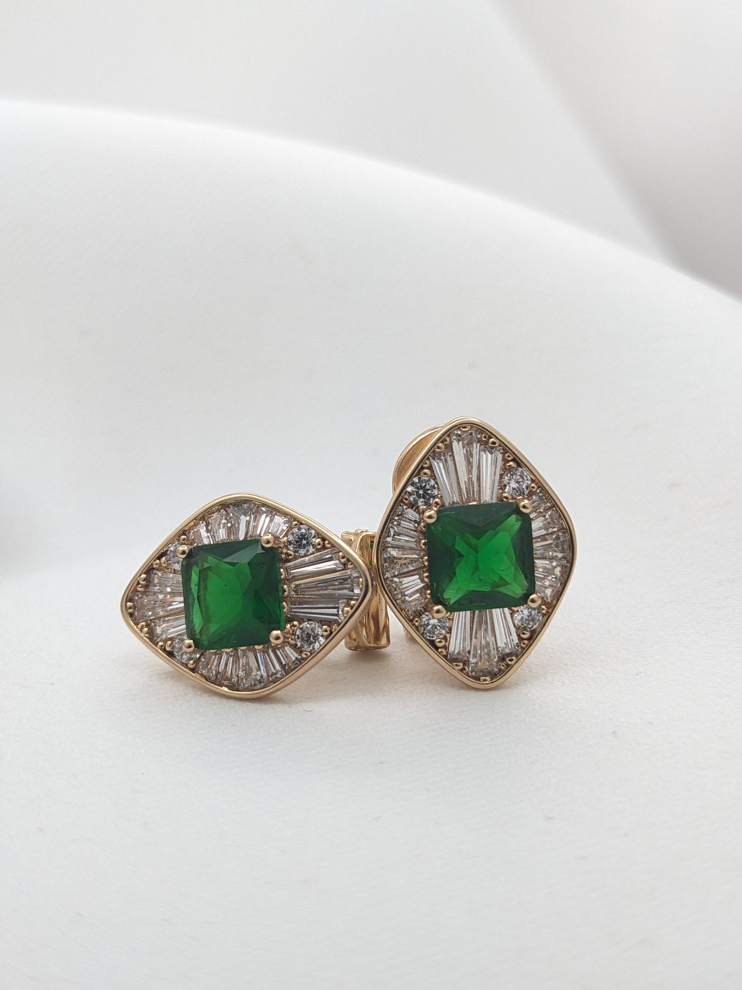 Starburst Emrald Studded Earrings