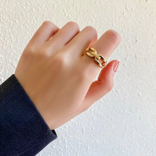 The Luxe Link ring