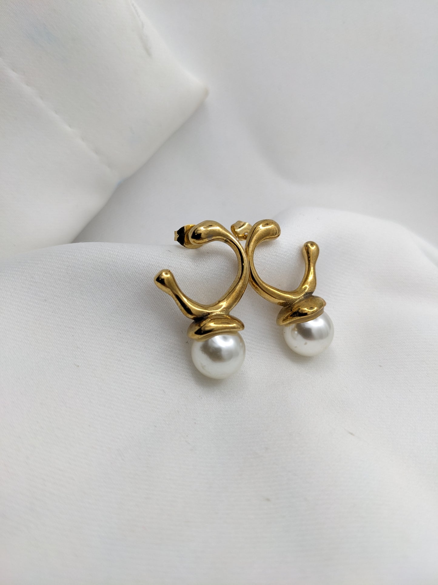 Orbit Pearl Earrings